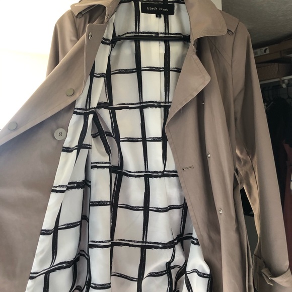 Black Rivet coat - Picture 3 of 4